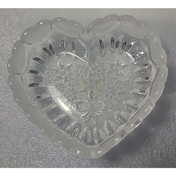 Beautiful BLEIKRISTALL Lead Crystal Heart shaped Candy Dish 4.25"x4.75"x1.625" - Picture 1 of 4